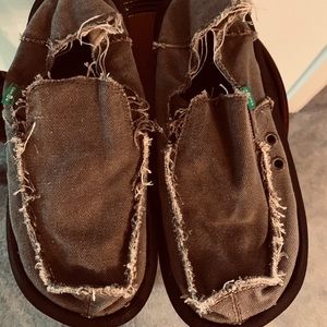 Sanuk canvas slip on shoes